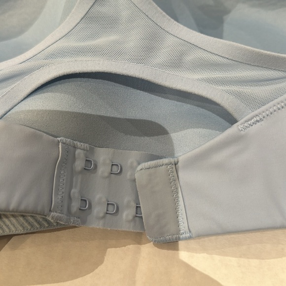 Athleta High Advance Bra B-G Sports Bra 38D Activewear. Baby Blue - Picture 5 of 6